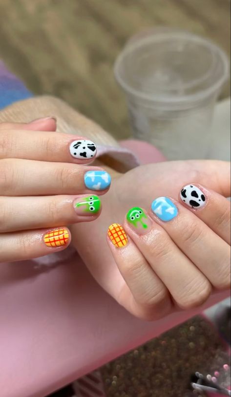 Toy Story Gel Nails, Toy Story Short Nails, Toy Story Nails Short, Toy Story Inspired Nails, Toy Story Nail Designs, Buzz Light Year Nails, Toy Story Nails Acrylic, Toy Story Nail Art, Pixar Nails