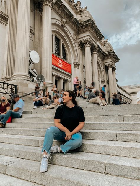 Steps of the MET photoshoot The Met Photoshoot, The Met Museum, Art Pop, Tourist Destinations, Metropolitan Museum Of Art, Metropolitan Museum, Museum Of Art, Pop Culture, Pop Art