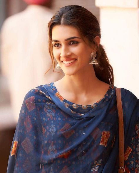 Kriti Senon, Bollywood Images, Kriti Sanan, Kriti Sanon, Bollywood Girls, Katrina Kaif, Bollywood Actors, Alia Bhatt, Bollywood Stars