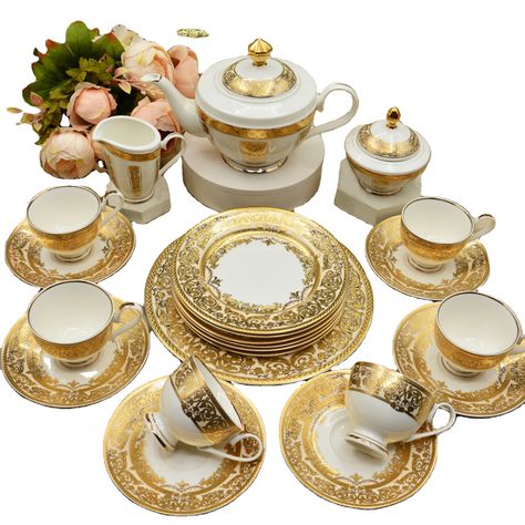 Dinnerware Sets Luxury Gold, Luxury Dinner Set, Golden Plate, Coffee Shop Business, Fine China Dinnerware, Kitchen Wares, Bone China Dinnerware, Gold Dinnerware, Gold Jewellry