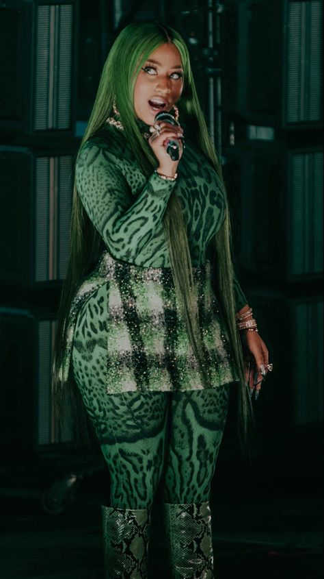 Nicki Minaj Wallpaper, Nicki Minaj Barbie, Nicki Minaj Photos, Nicki Minaj Pictures, 2024 Goals, Nicki Minaj, Top 20, Boss Babe, Green Dress