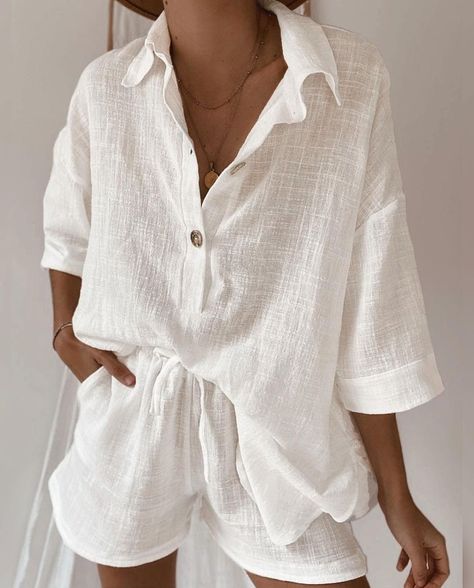 Linen Shorts Outfit Summer, Bali Fits, Bali Outfits, White Linen Outfit, Wedding Hoodie, Hamptons Outfit, Holiday 2024, Wedding Week, Linen Fashion