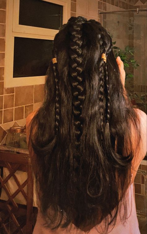 Armenian Braids, Dyanna Dayne, Irish Braids, Got Hairstyles, Braidstyles Hairstyles, Targaryen Hair, Bear Woman, Dragon Braid, Mousy Brown