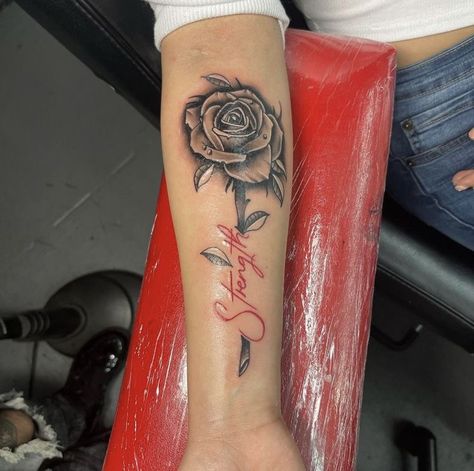 Memorial Tattoo Ideas, Girl Thigh Tattoos, Simple Arm Tattoos, Free Tattoo Designs, Hand Tattoos For Girls, Cute Hand Tattoos, Pretty Hand Tattoos, Forarm Tattoos, Tattoos For Women Half Sleeve