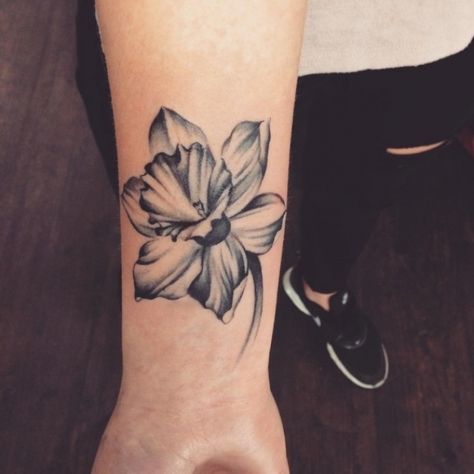 Daffodil Flower Tattoos, Daffodil Tattoo, Birth Flower Tattoos, Daffodil Flower, Tattoo Designs And Meanings, Custom Tattoo Design, White Tattoo, Flower Tattoo Designs, Little Tattoos