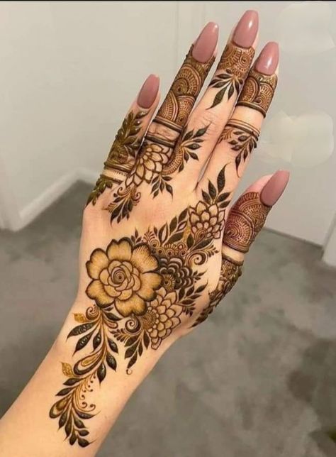 A Henna Design, Christmas Outfits Ideas, Nails Thanksgiving, Mehndi Designs Bridal Hands, Simple Henna Tattoo, Latest Henna Designs, Beginner Henna Designs, Mehndi Design Pictures, Very Simple Mehndi Designs