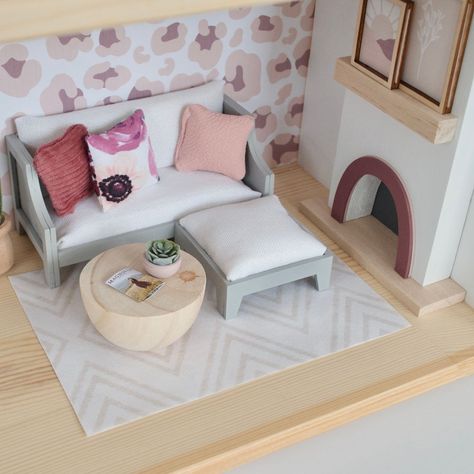 Mini Adventures, Dollhouse Living Room, Mini Dollhouse, Garden Houses, Sewing Cushions, Doll Furniture Diy, Dollhouse Ideas, Barbie Doll House, Tiny Things