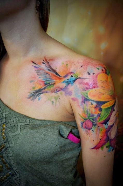 Wasserfarben Tattoo Ideen 13D Watercolor Tattoo Sleeve, Women's Shoulder Tattoo, Feminine Shoulder Tattoos, Vogel Tattoo, Small Shoulder Tattoos, Tattoo Trend, Tattoo Henna, Cute Little Tattoos, Tatuaje A Color