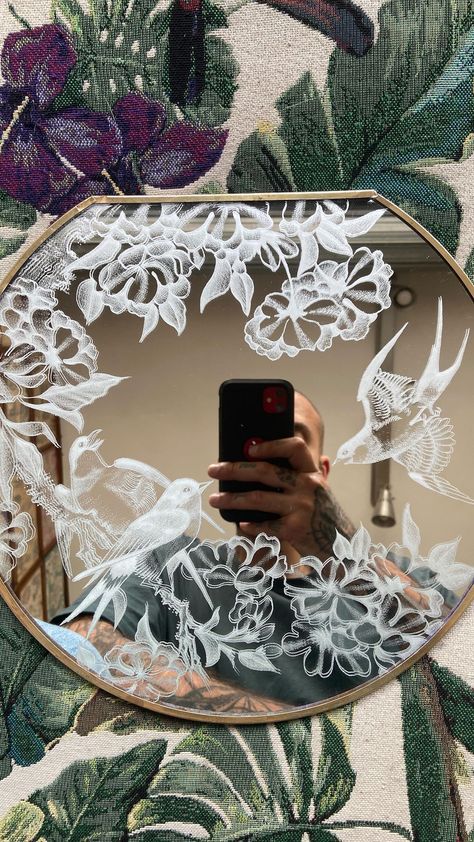 Dremel Mirror Etching, Earthy Salon, Glass Etching Art, Mirror Engraving, Chalk Markers Art, Tattoo Shop Decor, Small Round Mirror, Cherub Art, Mirror Tattoos