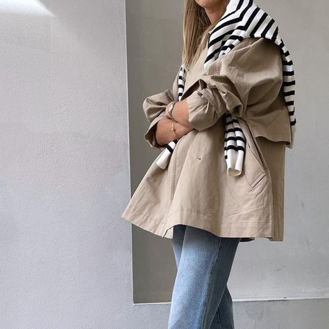 Dominika on Instagram: "Short trench coat outfit ideas🤍 Looking forward to rock these outfits again and again🍀 . #mystyle #minimalism #capsulewardrobe #streetstyle #trenchcoat #arket #lessismore #casualstyle #casualoutfit #outfit #scandinavianstyle" Arket Short Trench Coat Outfit, Short Trench Coat Outfit Ideas, Short Trench Coat Outfit, Trench Coat Outfit Ideas, Uni Vibes, Coat Outfit Ideas, Autumn Ootd, Trench Coat Outfit, Short Trench Coat