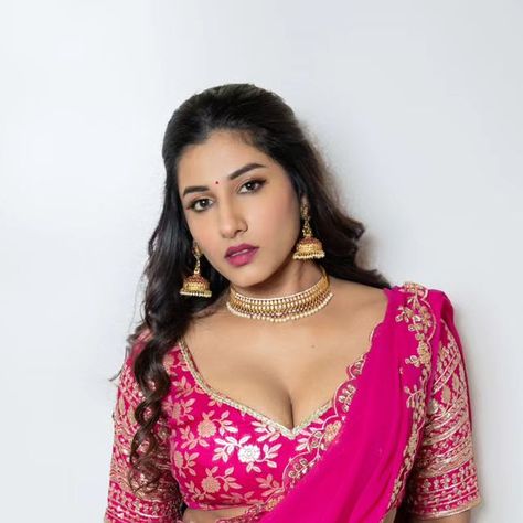 Vishnu Priya Bhimeneni Hot, Vishnupriya Bhimeneni, Apurva Nemlekar, Vishnu Priya, Diljit Dosanjh, Cute Couple Images, Couple Images, Beautiful Smile Women, Saree Collection