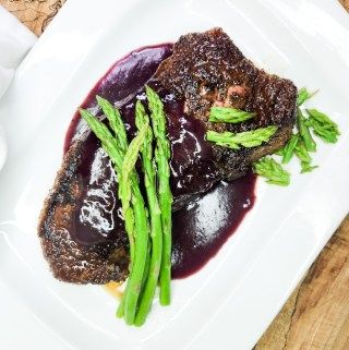 Steak with Port Wine Sauce - OUT WEST: Food & Lifestyle Port Wine Reduction Sauce, Restaurant Style Steak, Wine Sauce For Steak, Port Wine Sauce, Wine Steak, Noom Recipes, Beef Entrees, Peppercorn Sauce, Homemade Sauce Recipes