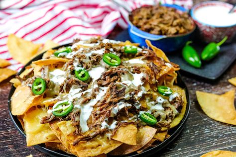 Roast Beef Nachos, Pot Roast Nachos, Oven Hot Wings, Beef Chuck Roast Recipes, Recipe For Pot Roast, Beef Nachos, Tailgate Recipes, Tailgating Food, Chuck Roast Recipes