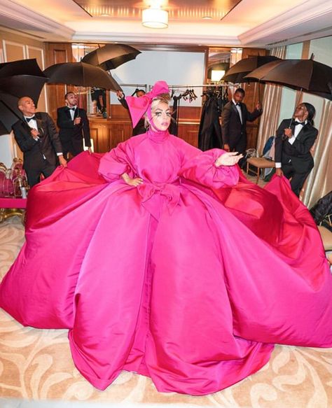 The Queen of Camp Lady Gaga 2019 Met Gala, Lady Gaga Vogue, Gala Entrance, Lady Gaga Met Gala, Meet Gala, Lady Gaga Outfits, Met Gala Outfits, Lady Gaga Photos, Mother Monster