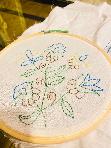 Steach running flower n more Running Stitch Embroidery Design Simple, Steam Stitch, Running Stitch Embroidery Design, Basic Embroidery, Beautiful Art Paintings, Basic Embroidery Stitches, Hand Embroidery Projects, Easy Video, Simple Embroidery