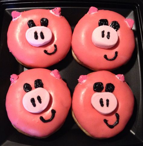 Pig Donut, Black Frosting, Minecraft Pig, Pink Treats, Frosted Cookies, Square Cookies, Glazed Donuts, Pink Marshmallows, Bakery Ideas