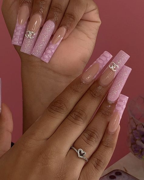 @_slaybybeth on Instagram: “Chanel number 2 please ❤️ Dm to book! #nails #nailsofinstagram #nails💅 #nailsdesign #nailsart #nailstagram #nailsnailsnails…” Channel Nails Designs, Chanel Number 2, Coco Chanel Nails, Channel Nails, Chanel Nails Design, Book Nails, Bday Nails, Chanel Nails, Gold Chanel