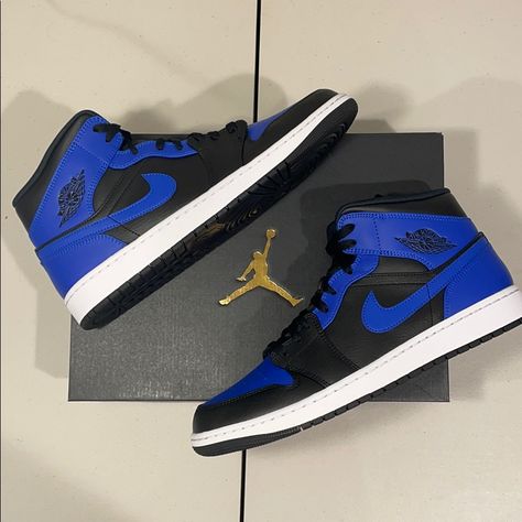 Brand: Air Jordan Style: Jordan 1 Mid Color: “Hyper Royal Colorway” Sizes: 4.5, 5, 5.5, 6 (Grade School), 12.5 Condition: Brand New Never Worn With Box 100% Authentic Will Ship Next Day Released In 2020 Size 4.5, 5, 5.5, 6 Are Grade School Sizes Nike Air Jordan 1 Retro High, Black And Blue Air Jordans, Boys Jordan Shoes, Nike Air Jordan Aesthetic, Jordans For Boys, Air Jordan Ones, Nike Jordan Air 1, Jordan 1 Colors, Real Jordans