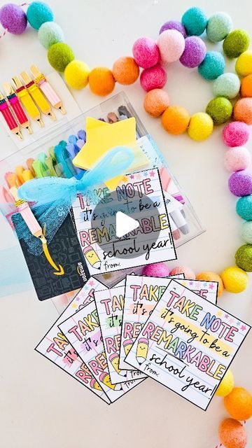 Ashley McLaughlin- Your New DIY Mom Friend! on Instagram: "Take note,  it's going to be a reMARKable year!😍✏️🎒  Comment "marker" for the links to shop & the free printable!😍✏️   Add a gift card and these adorable star post it's or gift as is.   My friend @2inthelou sent me a message and asked if I had a printable for this. I didn't at that time but knew I needed to make something!❤️😍  Xoxo, Ash  #backtoschool #backtoschooltips  #firstdayofschool #teachergifts #teachergift #teachergiftideas #giftforteacher #elementaryteacher #kindergartenteacher #teacherideas #teacherinspiration #sharpies" Diy Mom, Back To School Hacks, Mom Friend, Teacher Inspiration, Mom Diy, Take Note, Friends Mom, Kindergarten Teachers, Elementary Teacher