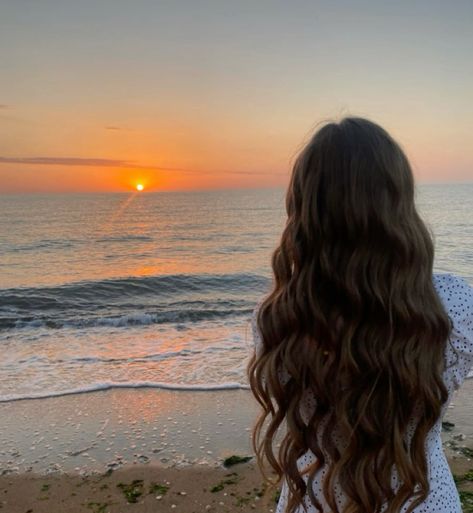 Beach Waves Hair Brown, Beach Waves Brunette, Beachy Brunette Hair, Goals For Summer, Brunette Braids, 2a Hair, Wavy Beach Hair, Mermaid Book, Brown Wavy Hair