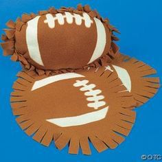 Sport Themed Crafts, Sew Blankets, Football Pillow, Tie Pillows, Fleece Crafts, Football Pillows, Fleece Projects, Charlie Brown Thanksgiving, No Sew Blankets