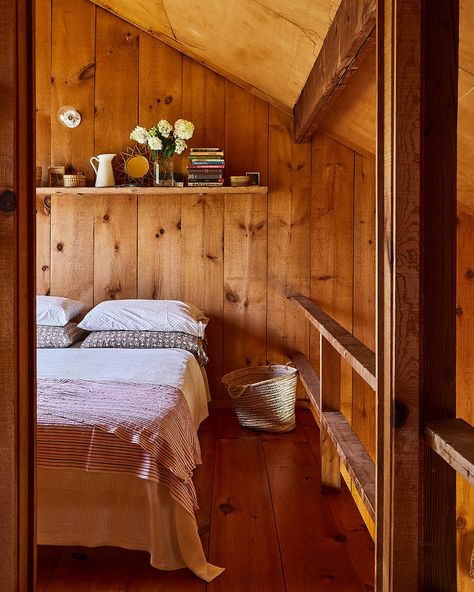 Simple Cabin, Ikea Built In, Cabin Bedroom, Custom Millwork, New York Homes, Above Bed Decor, Cabin Interiors, Ski Lodge, Empty Spaces