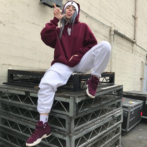 billie eilish (@wherearetheavocados) • Instagram photos and videos Tomboy Stil, Looks Hip Hop, Billie Eilish Outfits, Tomboy Outfits, Skater Girls, Tomboy Fashion, Spice Girls, Mode Vintage, Style Outfits