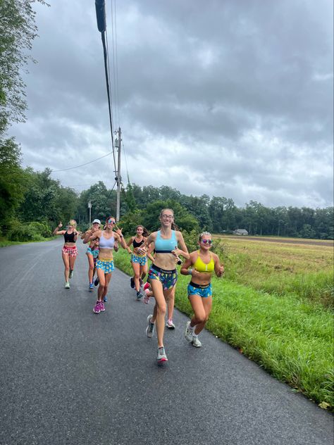 Distance Runner Aesthetic, Xc Outfits, Xc Motivation, Xc Aesthetic, Running Inspo, Endurance Running, I Hate Running, Work Hard In Silence, Marathon Training Plan