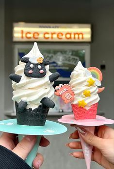 Japan Ice Cream Aesthetic, Korean Ice Cream Aesthetic, Soft Ice Cream Ideas, Korea Ice Cream, Soft Serve Ice Cream Shop, Street Ice Cream, Dq Ice Cream, Ice Cream Soft Serve, Korean Ice Cream