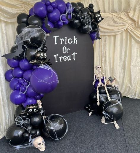 Halloween Chiara Backdrop, Halloween Ballon Decor, Halloween Balloon Decor, Halloween Balloon Arch, Rip 20s, Halloween Entertainment, Halloween Balloons Decorations, Halloween Party Backdrop, Balloon Halloween