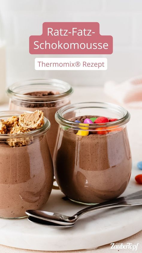 Ratz-Fatz-Schokomousse aus dem Thermomix – eine wahre Gaumenfreude! 😍 Mit nur 3 Zutaten und in wenigen Minuten zauberst Du damit ein himmlisch luftiges Dessert. 🤩Vergiss nicht, diesen Beitrag zu speichern und probiere es selbst aus! Dessert Thermomix, Thermomix Desserts, Mousse, Food And Drink, Cooking Recipes, Dessert, Snacks