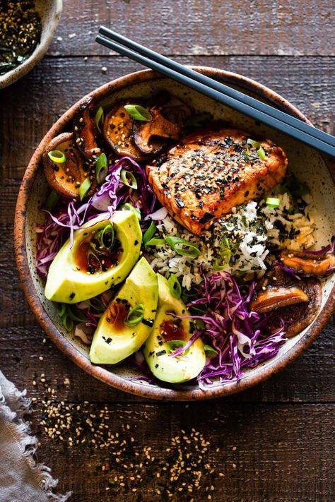 Furikake Salmon Bowls- a fast and easy weeknight dinner that can be made in 30 minutes. Fast, Healthy and delicious! #salmonbowl #keto #salmon Furikake Salmon, Salmon Bowls, Best Salmon Recipe, Feasting At Home, Salmon Rice Bowl, Salmon Rice, Salmon Bowl, Healthy Salmon Recipes, Healthy Weeknight Dinners