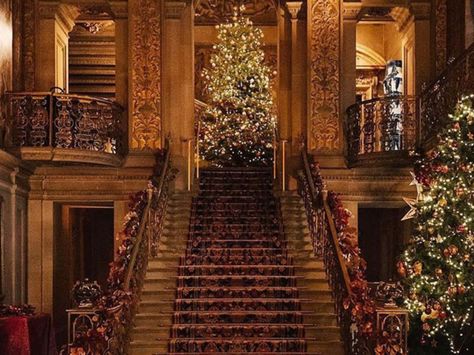 Chatsworth House, Dark Christmas, Christmas Time Is Here, Christmas Feeling, Victorian Christmas, Christmas Display, Noel Christmas, Christmas Mood, Grand Art