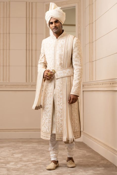 Tarun Tahiliani Menswear, Menswear 2022, White Sherwani, Wedding Fits, Embroidered Sherwani, Marriage Dress, Sabyasachi Lehenga, Indian Men, Tarun Tahiliani