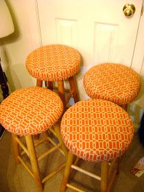 Reupholster Bar Stools, Bar Behind Couch, Wooden Stools Diy, Painted Bar Stools, Reupholster Chair Dining, Bar Stool Covers, Round Bar Stools, Comfy Living Room Furniture, Bar Stool Seats