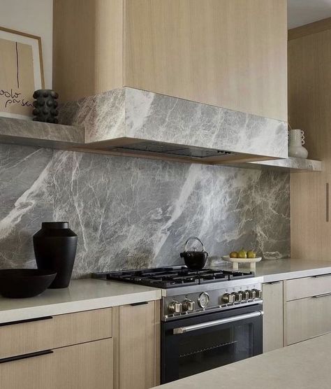 Shelf Above Range, Modern Kitchen Hood, Countertops Marble, Kitchen Hood Design, Hidden Kitchen, Kitchen Hoods, Kitchen Concepts, Kitchen Shelf, Italian Marble