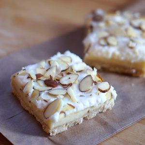 Almond Bars Recipe, Almond Cheesecake, Almond Desserts, Almond Pastry, Cream Cheese Bars, Almond Bars, Cookie Bar Recipes, Bars Recipe, Cheesecake Bars