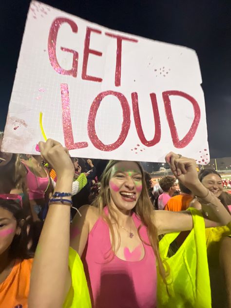 High School Musical Poster Ideas, Fnl Poster Ideas, Poster Sign Ideas, Pink Out Football Game Signs, Football Game Signs Student Section, Student Section Posters, Football Game Posters High School, Student Section Signs, Football Signs For Games Posters