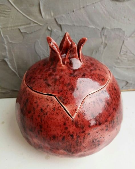 Ceramic Pomegranate, Ceramic Pinch Pots, Pomegranate Art, Pinch Pots, Ceramics Pottery Art, Ceramics Ideas Pottery, Pot Lids, September 16, Paint Stain