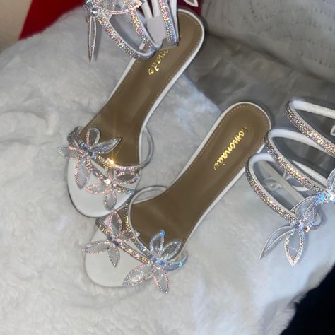 I Am Selling These Heels! Super Cute Never Worn, New, And Besutiful. Silver Butterfly Heels, Quinceanera Shoes Heels, Shoes For Homecoming, Sparkly Heels Prom, Quinceanera Heels, Baddie Shoes, Gold Prom Shoes, Hoco Heels, Gold Heels Prom