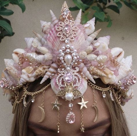 Mermaid Headpiece, Shell Crown, Shells And Pearls, Mermaid Crowns, Shell Crowns, Seashell Crown, Crown Headdress, Mermaid Accessories, Fair Outfit