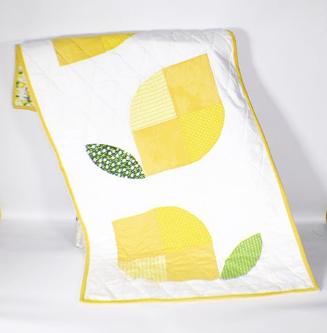 Lemon Quilt, Beginner Quilt, Place Mats Quilted, Sewing Crafts Tutorials, Beginner Quilt Patterns, Beginner Sewing, Quilted Table Runner, Quilt Design, Quilting For Beginners