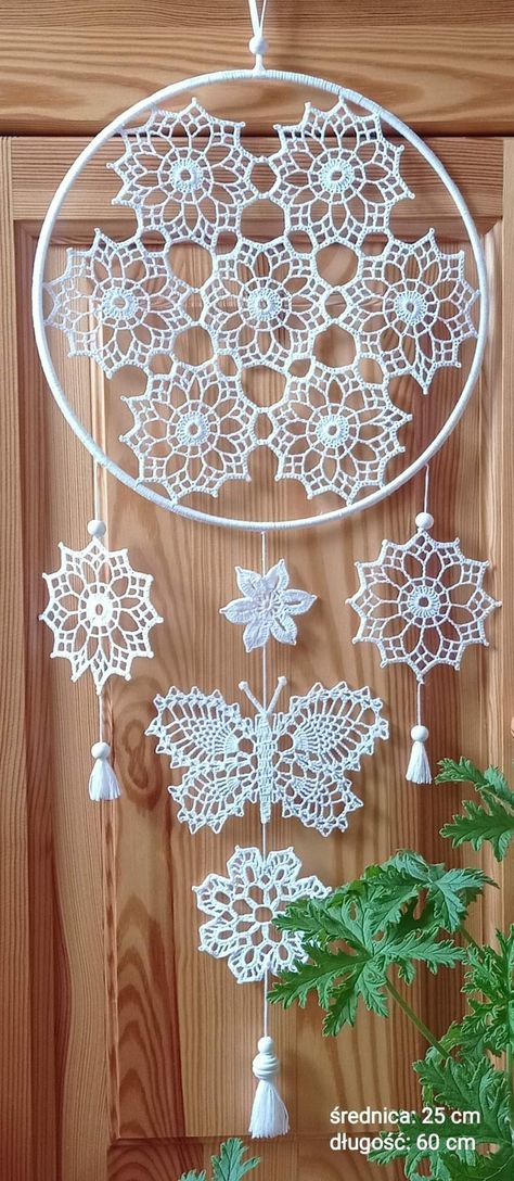 Doily Art Diy, Crochet Hammock, Dreamcatcher Crochet, Doily Dream Catchers, Doily Art, Crochet Wall Art, Crochet Dreamcatcher, Filet Crochet Charts, Crochet Mandala Pattern