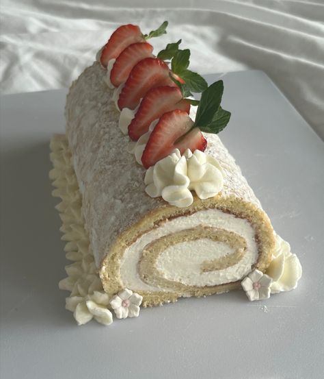 Swiss Roll Cake, Pretty Cake, Swiss Roll, Roll Recipe, Roll Cake, Cake Roll, Rolls Recipe, Toronto Ontario, Pretty Cakes