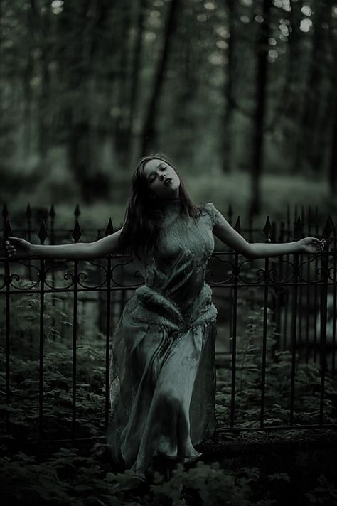 Creepy Photography, Cemeteries Photography, Horror Photography, Gothic Photography, Creepy Photos, Halloween Photography, Halloween Tags, Fantasy Photography, Halloween Photoshoot