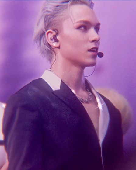 Vernon Purple Hair, Vernon Mullet, Vernon Blonde Hair, Blonde Vernon, Pink Sparkly Aesthetic, Aesthetic Mullet, Vernon Aesthetic, Widgets Purple, Sparkly Aesthetic