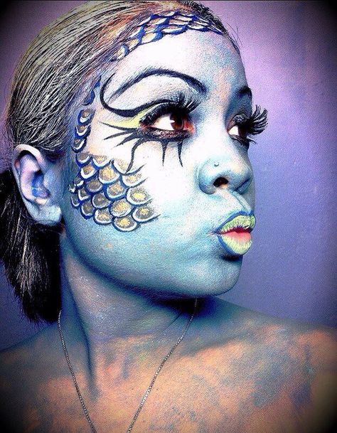 Fish face and body paint.  Perfect idea for this year's WEBB Party theme, A Grand Menagerie-wild creatures on display.  www.WEBBparty.net Fish Makeup Halloween, Fish Makeup Looks, Fish Face Painting, Fish Face Paint, Mermaid Face Paint, Mermaid Makeup Halloween, Fish Makeup, Club Makeup, Fish Costume