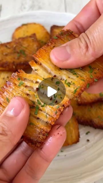 Mediterranean Diet Plan 🇺🇸 on Instagram: "Accordion Potatoes 🥔✨ These crispy pull apart potatoes are such a fun and delicious snack! Make sure you save all the offcuts to roast as well, lets not letting any potato goodness go to waste 🙊
 Cre by @thrivingonplants
Serves: 2
Time: Way too long 😅😁

Ingredients
4 large potatoes
2 tbsp olive oil
Generous amount of sea salt & freshly cracked black pepper
1/2 tsp smoked paprika
1/2 tsp garlic powder
1/2 tsp onion powder
1/2 tsp oregano
1/2 tsp dried rosemary
Fresh parsley to serve

Method:
1. Preheat your oven to 200°C fan forced. Peel your potatoes, then slice off the tops and bottoms followed by the sides to create flat edges. Slice down lengthways to create 3 even thick pieces.
2. Place between a pair of wooden chopsticks and slice vertic Accordion Potatoes, Accordion Potato, Food Potatoes, Bunny Food, Dried Rosemary, Wooden Chopsticks, Mediterranean Diet Plan, How To Dry Rosemary, Pull Apart