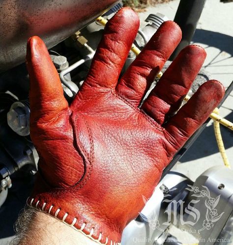 Glove Fashion, Luxury Gloves, Biker Accessories, Working Gloves, Mens Sewing Patterns, Brown Leather Gloves, Leather Motorcycle Gloves, Retro Backpack, Man Outfit