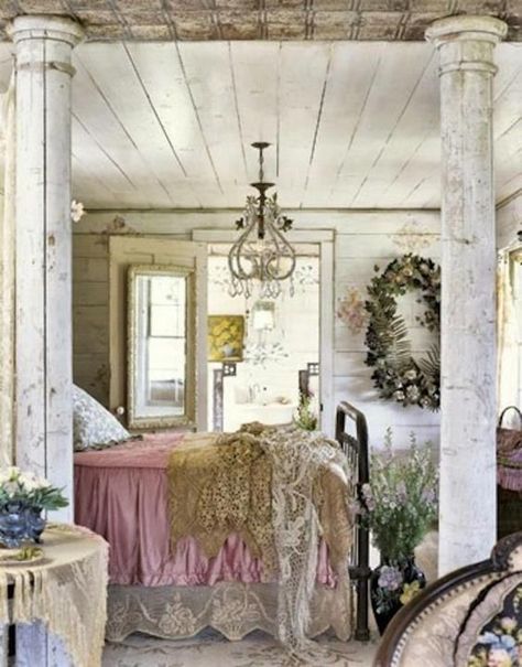 Beautiful boho bedroom  #boho #bohemian #shabby #chic #decor #bedroom #gypsy Salone Shabby Chic, Camera Shabby Chic, Commode Shabby Chic, Shabby Chic Apartment, Shabby Chic Decorating, Cottage Shabby Chic, Estilo Shabby Chic, Apartment Chic, Shabby Chic Living